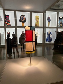 イブ・サンローラン展