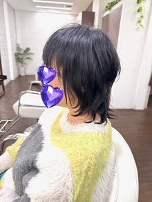 ウルフレイヤーボブに香草カラー色葉　