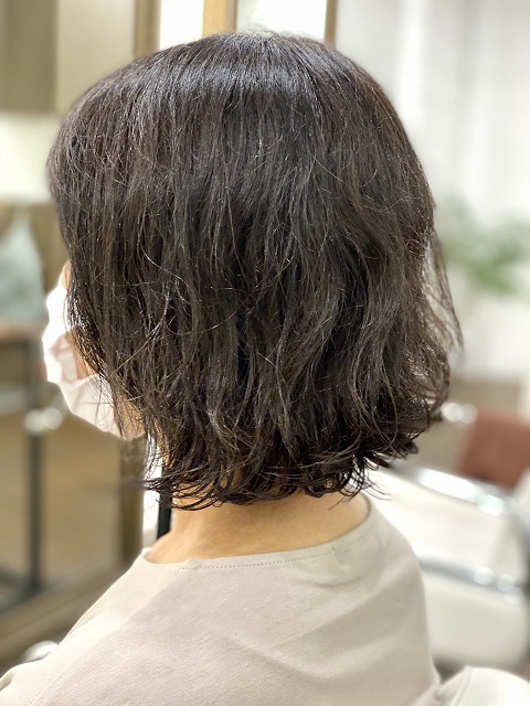 学芸大学美容室にHair Esthe Hi-Deは、あります。学芸大学美容院にも、Hair Esthe Hi-Deはあります。Hair Esthe Hi-Deは目黒区学芸大学駅近くの美容室です。祐天寺美容室近くにも、Hair Esthe Hi-Deはあります。祐天寺美容院にも、Hair Esthe Hi-Deはあります。Hair Esthe Hi-Deは髪にやさしく、が綺麗に艶髪になります。Hair Esthe Hi-Deカットがとても上手いです。得にボブやショートスタイルが得意です。カラーも評判よく、ニューアマトラカラーがお客様に高評価です。オーガニックなヘアカラー　香草カラー色葉も人気です。パーマもとても上手く、　クリープパーマがお客様に高評価クリープパーマしながら、髪は綺麗になります。Hair Esthe Hi-Deは、オープンした2003年からヘッドスパ「クリームバスヘアエステ」を提供しています。ヘッドスパ「クリームバスヘアエステ」は、頭皮の汚れを落とし且つ頭皮の保湿効果もあり髪に栄養を与え、艶々になります。プレミアム髪質改善トリートメントで、「イオンコネクト・トリートメント」も大好評です。コロナ感染対策を万全にしております。新型コロナウイルス感染拡大防止を徹底して、お客様が安心して来店出来るようにしております。お客様同士が接触しないよう、サロン自体を個室的にしています。