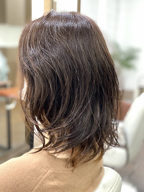 学芸大学美容室にHair Esthe Hi-Deは、あります。学芸大学美容院にも、Hair Esthe Hi-Deはあります。Hair Esthe Hi-Deは目黒区学芸大学駅近くの美容室です。祐天寺美容室近くにも、Hair Esthe Hi-Deはあります。祐天寺美容院にも、Hair Esthe Hi-Deはあります。Hair Esthe Hi-Deは髪にやさしく、が綺麗に艶髪になります。Hair Esthe Hi-Deカットがとても上手いです。得にボブやショートスタイルが得意です。カラーも評判よく、ニューアマトラカラーがお客様に高評価です。オーガニックなヘアカラー　香草カラー色葉も人気です。パーマもとても上手く、　クリープパーマがお客様に高評価クリープパーマしながら、髪は綺麗になります。Hair Esthe Hi-Deは、オープンした2003年からヘッドスパ「クリームバスヘアエステ」を提供しています。ヘッドスパ「クリームバスヘアエステ」は、頭皮の汚れを落とし且つ頭皮の保湿効果もあり髪に栄養を与え、艶々になります。プレミアム髪質改善トリートメントで、「イオンコネクト・トリートメント」も大好評です。コロナ感染対策を万全にしております。新型コロナウイルス感染拡大防止を徹底して、お客様が安心して来店出来るようにしております。お客様同士が接触しないよう、サロン自体を個室的にしています。