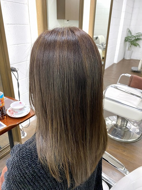 学芸大学美容室にHair Esthe Hi-Deは、あります。学芸大学美容院にも、Hair Esthe Hi-Deはあります。Hair Esthe Hi-Deは目黒区学芸大学駅近くの美容室です。祐天寺美容室近くにも、Hair Esthe Hi-Deはあります。祐天寺美容院にも、Hair Esthe Hi-Deはあります。Hair Esthe Hi-Deは髪にやさしく、が綺麗に艶髪になります。Hair Esthe Hi-Deカットがとても上手いです。得にボブやショートスタイルが得意です。カラーも評判よく、ニューアマトラカラーがお客様に高評価です。オーガニックなヘアカラー　香草カラー色葉も人気です。パーマもとても上手く、　クリープパーマがお客様に高評価クリープパーマしながら、髪は綺麗になります。Hair Esthe Hi-Deは、オープンした2003年からヘッドスパ「クリームバスヘアエステ」を提供しています。ヘッドスパ「クリームバスヘアエステ」は、頭皮の汚れを落とし且つ頭皮の保湿効果もあり髪に栄養を与え、艶々になります。プレミアム髪質改善トリートメントで、「イオンコネクト・トリートメント」も大好評です。コロナ感染対策を万全にしております。新型コロナウイルス感染拡大防止を徹底して、お客様が安心して来店出来るようにしております。お客様同士が接触しないよう、サロン自体を個室的にしています。