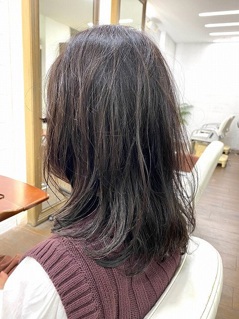 学芸大学美容室にHair Esthe Hi-Deは、あります。学芸大学美容院にも、Hair Esthe Hi-Deはあります。Hair Esthe Hi-Deは目黒区学芸大学駅近くの美容室です。祐天寺美容室近くにも、Hair Esthe Hi-Deはあります。祐天寺美容院にも、Hair Esthe Hi-Deはあります。Hair Esthe Hi-Deは髪にやさしく、が綺麗に艶髪になります。Hair Esthe Hi-Deカットがとても上手いです。得にボブやショートスタイルが得意です。カラーも評判よく、ニューアマトラカラーがお客様に高評価です。オーガニックなヘアカラー　香草カラー色葉も人気です。パーマもとても上手く、　クリープパーマがお客様に高評価クリープパーマしながら、髪は綺麗になります。Hair Esthe Hi-Deは、オープンした2003年からヘッドスパ「クリームバスヘアエステ」を提供しています。ヘッドスパ「クリームバスヘアエステ」は、頭皮の汚れを落とし且つ頭皮の保湿効果もあり髪に栄養を与え、艶々になります。プレミアム髪質改善トリートメントで、「イオンコネクト・トリートメント」も大好評です。コロナ感染対策を万全にしております。新型コロナウイルス感染拡大防止を徹底して、お客様が安心して来店出来るようにしております。お客様同士が接触しないよう、サロン自体を個室的にしています。