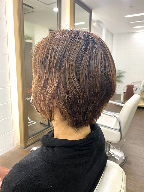 学芸大学美容室に,Hair Esthe Hi-Deはあります。学芸大学美容院にも、Hair Esthe Hi-Deはあります。Hair Esthe Hi-Deは目黒区学芸大学駅近くの美容室です。祐天寺美容室近くにも、Hair Esthe Hi-Deはあります。祐天寺美容院にも、Hair Esthe Hi-Deはあります。Hair Esthe Hi-Deは髪にやさしく、が綺麗に艶髪になります。Hair Esthe Hi-Deカットがとても上手いです。得にボブやショートスタイルが得意です。カラーも評判よく、ニューアマトラカラーがお客様に高評価です。オーガニックなヘアカラー　香草カラー色葉も人気です。パーマもとても上手く、　クリープパーマがお客様に高評価クリープパーマしながら、髪は綺麗になります。Hair Esthe Hi-Deは、オープンした2003年からヘッドスパ「クリームバスヘアエステ」を提供しています。ヘッドスパ「クリームバスヘアエステ」は、頭皮の汚れを落とし且つ頭皮の保湿効果もあり髪に栄養を与え、艶々になります。プレミアム髪質改善トリートメントで、「イオンコネクト・トリートメント」も大好評です。コロナ感染対策を万全にしております。新型コロナウイルス感染拡大防止を徹底して、お客様が安心して来店出来るようにしております。お客様同士が接触しないよう、サロン自体を個室的にしています。