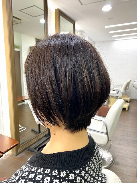 学芸大学美容室に,Hair Esthe Hi-Deはあります。学芸大学美容院にも、Hair Esthe Hi-Deはあります。Hair Esthe Hi-Deは目黒区学芸大学駅近くの美容室です。祐天寺美容室近くにも、Hair Esthe Hi-Deはあります。祐天寺美容院にも、Hair Esthe Hi-Deはあります。Hair Esthe Hi-Deは髪にやさしく、が綺麗に艶髪になります。Hair Esthe Hi-Deカットがとても上手いです。得にボブやショートスタイルが得意です。カラーも評判よく、ニューアマトラカラーがお客様に高評価です。オーガニックなヘアカラー　香草カラー色葉も人気です。パーマもとても上手く、　クリープパーマがお客様に高評価クリープパーマしながら、髪は綺麗になります。Hair Esthe Hi-Deは、オープンした2003年からヘッドスパ「クリームバスヘアエステ」を提供しています。ヘッドスパ「クリームバスヘアエステ」は、頭皮の汚れを落とし且つ頭皮の保湿効果もあり髪に栄養を与え、艶々になります。プレミアム髪質改善トリートメントで、「イオンコネクト・トリートメント」も大好評です。コロナ感染対策を万全にしております。新型コロナウイルス感染拡大防止を徹底して、お客様が安心して来店出来るようにしております。お客様同士が接触しないよう、サロン自体を個室的にしています。