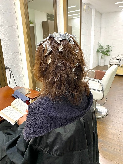 学芸大学美容室に,Hair Esthe Hi-Deはあります。学芸大学美容院にも、Hair Esthe Hi-Deはあります。Hair Esthe Hi-Deは目黒区学芸大学駅近くの美容室です。祐天寺美容室近くにも、Hair Esthe Hi-Deはあります。祐天寺美容院にも、Hair Esthe Hi-Deはあります。Hair Esthe Hi-Deは髪にやさしく、が綺麗に艶髪になります。Hair Esthe Hi-Deカットがとても上手いです。得にボブやショートスタイルが得意です。カラーも評判よく、ニューアマトラカラーがお客様に高評価です。オーガニックなヘアカラー　香草カラー色葉も人気です。パーマもとても上手く、　クリープパーマがお客様に高評価クリープパーマしながら、髪は綺麗になります。Hair Esthe Hi-Deは、オープンした2003年からヘッドスパ「クリームバスヘアエステ」を提供しています。ヘッドスパ「クリームバスヘアエステ」は、頭皮の汚れを落とし且つ頭皮の保湿効果もあり髪に栄養を与え、艶々になります。プレミアム髪質改善トリートメントで、「イオンコネクト・トリートメント」も大好評です。コロナ感染対策を万全にしております。新型コロナウイルス感染拡大防止を徹底して、お客様が安心して来店出来るようにしております。お客様同士が接触しないよう、サロン自体を個室的にしています。