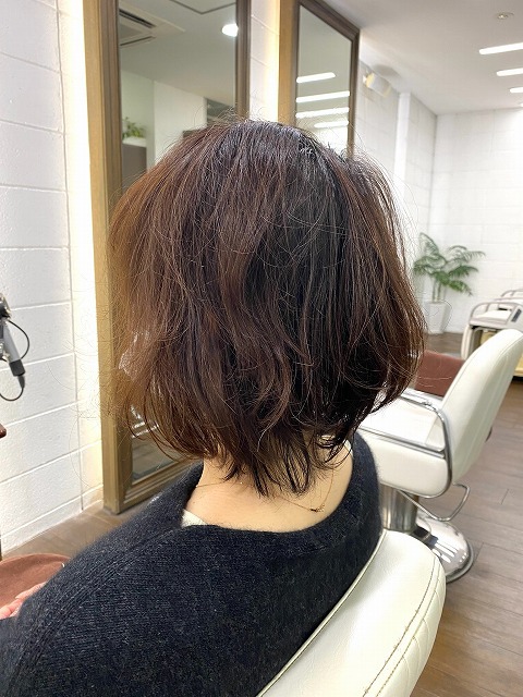 学芸大学美容室に,Hair Esthe Hi-Deはあります。学芸大学美容院にも、Hair Esthe Hi-Deはあります。Hair Esthe Hi-Deは目黒区学芸大学駅近くの美容室です。祐天寺美容室近くにも、Hair Esthe Hi-Deはあります。祐天寺美容院にも、Hair Esthe Hi-Deはあります。Hair Esthe Hi-Deは髪にやさしく、が綺麗に艶髪になります。Hair Esthe Hi-Deカットがとても上手いです。得にボブやショートスタイルが得意です。カラーも評判よく、ニューアマトラカラーがお客様に高評価です。オーガニックなヘアカラー　香草カラー色葉も人気です。パーマもとても上手く、　クリープパーマがお客様に高評価クリープパーマしながら、髪は綺麗になります。Hair Esthe Hi-Deは、オープンした2003年からヘッドスパ「クリームバスヘアエステ」を提供しています。ヘッドスパ「クリームバスヘアエステ」は、頭皮の汚れを落とし且つ頭皮の保湿効果もあり髪に栄養を与え、艶々になります。プレミアム髪質改善トリートメントで、「イオンコネクト・トリートメント」も大好評です。コロナ感染対策を万全にしております。新型コロナウイルス感染拡大防止を徹底して、お客様が安心して来店出来るようにしております。お客様同士が接触しないよう、サロン自体を個室的にしています。