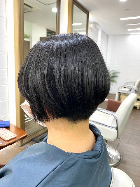 学芸大学美容室に,Hair Esthe Hi-Deはあります。学芸大学美容院にも、Hair Esthe Hi-Deはあります。Hair Esthe Hi-Deは目黒区学芸大学駅近くの美容室です。祐天寺美容室近くにも、Hair Esthe Hi-Deはあります。祐天寺美容院にも、Hair Esthe Hi-Deはあります。Hair Esthe Hi-Deは髪にやさしく、が綺麗に艶髪になります。Hair Esthe Hi-Deカットがとても上手いです。得にボブやショートスタイルが得意です。カラーも評判よく、ニューアマトラカラーがお客様に高評価です。オーガニックなヘアカラー　香草カラー色葉も人気です。パーマもとても上手く、　クリープパーマがお客様に高評価クリープパーマしながら、髪は綺麗になります。Hair Esthe Hi-Deは、オープンした2003年からヘッドスパ「クリームバスヘアエステ」を提供しています。ヘッドスパ「クリームバスヘアエステ」は、頭皮の汚れを落とし且つ頭皮の保湿効果もあり髪に栄養を与え、艶々になります。プレミアム髪質改善トリートメントで、「イオンコネクト・トリートメント」も大好評です。コロナ感染対策を万全にしております。新型コロナウイルス感染拡大防止を徹底して、お客様が安心して来店出来るようにしております。お客様同士が接触しないよう、サロン自体を個室的にしています。