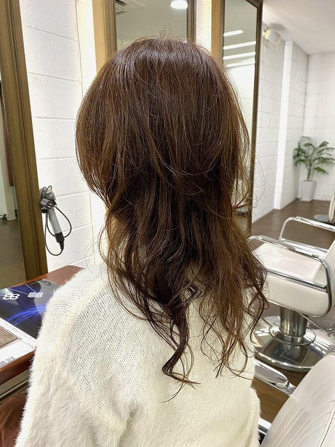 学芸大学美容室に,Hair Esthe Hi-Deはあります。学芸大学美容院にも、Hair Esthe Hi-Deはあります。Hair Esthe Hi-Deは目黒区学芸大学駅近くの美容室です。祐天寺美容室近くにも、Hair Esthe Hi-Deはあります。祐天寺美容院にも、Hair Esthe Hi-Deはあります。Hair Esthe Hi-Deは髪にやさしく、が綺麗に艶髪になります。Hair Esthe Hi-Deカットがとても上手いです。得にボブやショートスタイルが得意です。カラーも評判よく、ニューアマトラカラーがお客様に高評価です。オーガニックなヘアカラー　香草カラー色葉も人気です。パーマもとても上手く、　クリープパーマがお客様に高評価クリープパーマしながら、髪は綺麗になります。Hair Esthe Hi-Deは、オープンした2003年からヘッドスパ「クリームバスヘアエステ」を提供しています。ヘッドスパ「クリームバスヘアエステ」は、頭皮の汚れを落とし且つ頭皮の保湿効果もあり髪に栄養を与え、艶々になります。プレミアム髪質改善トリートメントで、「イオンコネクト・トリートメント」も大好評です。コロナ感染対策を万全にしております。新型コロナウイルス感染拡大防止を徹底して、お客様が安心して来店出来るようにしております。お客様同士が接触しないよう、サロン自体を個室的にしています。