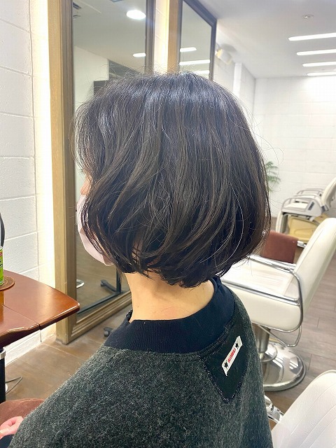 学芸大学美容室に,Hair Esthe Hi-Deはあります。学芸大学美容院にも、Hair Esthe Hi-Deはあります。Hair Esthe Hi-Deは目黒区学芸大学駅近くの美容室です。祐天寺美容室近くにも、Hair Esthe Hi-Deはあります。祐天寺美容院にも、Hair Esthe Hi-Deはあります。Hair Esthe Hi-Deは髪にやさしく、が綺麗に艶髪になります。Hair Esthe Hi-Deカットがとても上手いです。得にボブやショートスタイルが得意です。カラーも評判よく、ニューアマトラカラーがお客様に高評価です。オーガニックなヘアカラー　香草カラー色葉も人気です。パーマもとても上手く、　クリープパーマがお客様に高評価クリープパーマしながら、髪は綺麗になります。Hair Esthe Hi-Deは、オープンした2003年からヘッドスパ「クリームバスヘアエステ」を提供しています。ヘッドスパ「クリームバスヘアエステ」は、頭皮の汚れを落とし且つ頭皮の保湿効果もあり髪に栄養を与え、艶々になります。プレミアム髪質改善トリートメントで、「イオンコネクト・トリートメント」も大好評です。コロナ感染対策を万全にしております。新型コロナウイルス感染拡大防止を徹底して、お客様が安心して来店出来るようにしております。お客様同士が接触しないよう、サロン自体を個室的にしています。