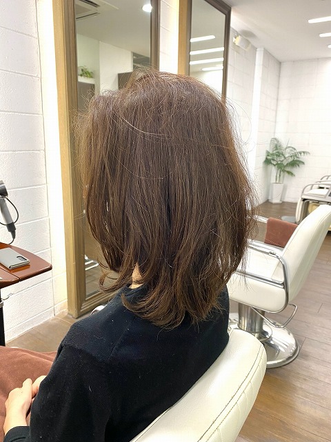 学芸大学美容室に,Hair Esthe Hi-Deはあります。学芸大学美容院にも、Hair Esthe Hi-Deはあります。Hair Esthe Hi-Deは目黒区学芸大学駅近くの美容室です。祐天寺美容室近くにも、Hair Esthe Hi-Deはあります。祐天寺美容院にも、Hair Esthe Hi-Deはあります。Hair Esthe Hi-Deは髪にやさしく、が綺麗に艶髪になります。Hair Esthe Hi-Deカットがとても上手いです。得にボブやショートスタイルが得意です。カラーも評判よく、ニューアマトラカラーがお客様に高評価です。オーガニックなヘアカラー　香草カラー色葉も人気です。パーマもとても上手く、　クリープパーマがお客様に高評価クリープパーマしながら、髪は綺麗になります。Hair Esthe Hi-Deは、オープンした2003年からヘッドスパ「クリームバスヘアエステ」を提供しています。ヘッドスパ「クリームバスヘアエステ」は、頭皮の汚れを落とし且つ頭皮の保湿効果もあり髪に栄養を与え、艶々になります。プレミアム髪質改善トリートメントで、「イオンコネクト・トリートメント」も大好評です。コロナ感染対策を万全にしております。新型コロナウイルス感染拡大防止を徹底して、お客様が安心して来店出来るようにしております。お客様同士が接触しないよう、サロン自体を個室的にしています。