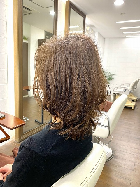 学芸大学美容室に,Hair Esthe Hi-Deはあります。学芸大学美容院にも、Hair Esthe Hi-Deはあります。Hair Esthe Hi-Deは目黒区学芸大学駅近くの美容室です。祐天寺美容室近くにも、Hair Esthe Hi-Deはあります。祐天寺美容院にも、Hair Esthe Hi-Deはあります。Hair Esthe Hi-Deは髪にやさしく、が綺麗に艶髪になります。Hair Esthe Hi-Deカットがとても上手いです。得にボブやショートスタイルが得意です。カラーも評判よく、ニューアマトラカラーがお客様に高評価です。オーガニックなヘアカラー　香草カラー色葉も人気です。パーマもとても上手く、　クリープパーマがお客様に高評価クリープパーマしながら、髪は綺麗になります。Hair Esthe Hi-Deは、オープンした2003年からヘッドスパ「クリームバスヘアエステ」を提供しています。ヘッドスパ「クリームバスヘアエステ」は、頭皮の汚れを落とし且つ頭皮の保湿効果もあり髪に栄養を与え、艶々になります。プレミアム髪質改善トリートメントで、「イオンコネクト・トリートメント」も大好評です。コロナ感染対策を万全にしております。新型コロナウイルス感染拡大防止を徹底して、お客様が安心して来店出来るようにしております。お客様同士が接触しないよう、サロン自体を個室的にしています。