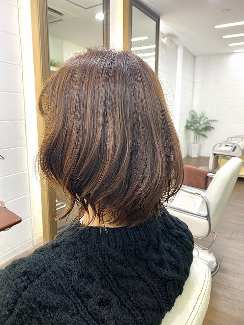 学芸大学美容室に,Hair Esthe Hi-Deはあります。学芸大学美容院にも、Hair Esthe Hi-Deはあります。Hair Esthe Hi-Deは目黒区学芸大学駅近くの美容室です。祐天寺美容室近くにも、Hair Esthe Hi-Deはあります。祐天寺美容院にも、Hair Esthe Hi-Deはあります。Hair Esthe Hi-Deは髪にやさしく、が綺麗に艶髪になります。Hair Esthe Hi-Deカットがとても上手いです。得にボブやショートスタイルが得意です。カラーも評判よく、ニューアマトラカラーがお客様に高評価です。オーガニックなヘアカラー　香草カラー色葉も人気です。パーマもとても上手く、　クリープパーマがお客様に高評価クリープパーマしながら、髪は綺麗になります。Hair Esthe Hi-Deは、オープンした2003年からヘッドスパ「クリームバスヘアエステ」を提供しています。ヘッドスパ「クリームバスヘアエステ」は、頭皮の汚れを落とし且つ頭皮の保湿効果もあり髪に栄養を与え、艶々になります。プレミアム髪質改善トリートメントで、「イオンコネクト・トリートメント」も大好評です。コロナ感染対策を万全にしております。新型コロナウイルス感染拡大防止を徹底して、お客様が安心して来店出来るようにしております。お客様同士が接触しないよう、サロン自体を個室的にしています。