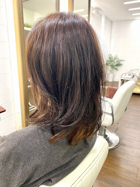 学芸大学美容室に,Hair Esthe Hi-Deはあります。学芸大学美容院にも、Hair Esthe Hi-Deはあります。Hair Esthe Hi-Deは目黒区学芸大学駅近くの美容室です。祐天寺美容室近くにも、Hair Esthe Hi-Deはあります。祐天寺美容院にも、Hair Esthe Hi-Deはあります。Hair Esthe Hi-Deは髪にやさしく、が綺麗に艶髪になります。Hair Esthe Hi-Deカットがとても上手いです。得にボブやショートスタイルが得意です。カラーも評判よく、ニューアマトラカラーがお客様に高評価です。オーガニックなヘアカラー　香草カラー色葉も人気です。パーマもとても上手く、　クリープパーマがお客様に高評価クリープパーマしながら、髪は綺麗になります。Hair Esthe Hi-Deは、オープンした2003年からヘッドスパ「クリームバスヘアエステ」を提供しています。ヘッドスパ「クリームバスヘアエステ」は、頭皮の汚れを落とし且つ頭皮の保湿効果もあり髪に栄養を与え、艶々になります。プレミアム髪質改善トリートメントで、「イオンコネクト・トリートメント」も大好評です。コロナ感染対策を万全にしております。新型コロナウイルス感染拡大防止を徹底して、お客様が安心して来店出来るようにしております。お客様同士が接触しないよう、サロン自体を個室的にしています。