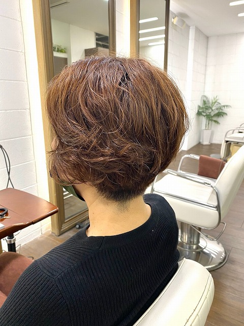 学芸大学美容室に,Hair Esthe Hi-Deはあります。学芸大学美容院にも、Hair Esthe Hi-Deはあります。Hair Esthe Hi-Deは目黒区学芸大学駅近くの美容室です。祐天寺美容室近くにも、Hair Esthe Hi-Deはあります。祐天寺美容院にも、Hair Esthe Hi-Deはあります。Hair Esthe Hi-Deは髪にやさしく、が綺麗に艶髪になります。Hair Esthe Hi-Deカットがとても上手いです。得にボブやショートスタイルが得意です。カラーも評判よく、ニューアマトラカラーがお客様に高評価です。オーガニックなヘアカラー　香草カラー色葉も人気です。パーマもとても上手く、　クリープパーマがお客様に高評価クリープパーマしながら、髪は綺麗になります。Hair Esthe Hi-Deは、オープンした2003年からヘッドスパ「クリームバスヘアエステ」を提供しています。ヘッドスパ「クリームバスヘアエステ」は、頭皮の汚れを落とし且つ頭皮の保湿効果もあり髪に栄養を与え、艶々になります。プレミアム髪質改善トリートメントで、「イオンコネクト・トリートメント」も大好評です。コロナ感染対策を万全にしております。新型コロナウイルス感染拡大防止を徹底して、お客様が安心して来店出来るようにしております。お客様同士が接触しないよう、サロン自体を個室的にしています。