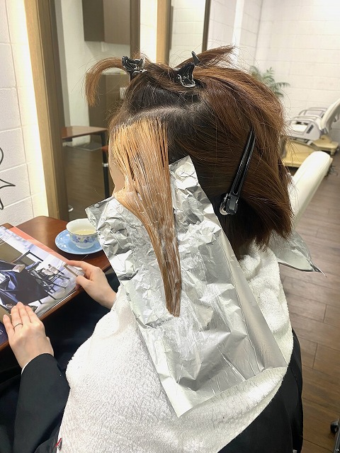 学芸大学美容室に,Hair Esthe Hi-Deはあります。学芸大学美容院にも、Hair Esthe Hi-Deはあります。Hair Esthe Hi-Deは目黒区学芸大学駅近くの美容室です。祐天寺美容室近くにも、Hair Esthe Hi-Deはあります。祐天寺美容院にも、Hair Esthe Hi-Deはあります。Hair Esthe Hi-Deは髪にやさしく、が綺麗に艶髪になります。Hair Esthe Hi-Deカットがとても上手いです。得にボブやショートスタイルが得意です。カラーも評判よく、ニューアマトラカラーがお客様に高評価です。オーガニックなヘアカラー　香草カラー色葉も人気です。パーマもとても上手く、　クリープパーマがお客様に高評価クリープパーマしながら、髪は綺麗になります。Hair Esthe Hi-Deは、オープンした2003年からヘッドスパ「クリームバスヘアエステ」を提供しています。ヘッドスパ「クリームバスヘアエステ」は、頭皮の汚れを落とし且つ頭皮の保湿効果もあり髪に栄養を与え、艶々になります。プレミアム髪質改善トリートメントで、「イオンコネクト・トリートメント」も大好評です。コロナ感染対策を万全にしております。新型コロナウイルス感染拡大防止を徹底して、お客様が安心して来店出来るようにしております。お客様同士が接触しないよう、サロン自体を個室的にしています。