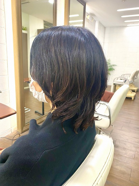 学芸大学美容室に,Hair Esthe Hi-Deはあります。学芸大学美容院にも、Hair Esthe Hi-Deはあります。Hair Esthe Hi-Deは目黒区学芸大学駅近くの美容室です。祐天寺美容室近くにも、Hair Esthe Hi-Deはあります。祐天寺美容院にも、Hair Esthe Hi-Deはあります。Hair Esthe Hi-Deは髪にやさしく、が綺麗に艶髪になります。Hair Esthe Hi-Deカットがとても上手いです。得にボブやショートスタイルが得意です。カラーも評判よく、ニューアマトラカラーがお客様に高評価です。オーガニックなヘアカラー　香草カラー色葉も人気です。パーマもとても上手く、　クリープパーマがお客様に高評価クリープパーマしながら、髪は綺麗になります。Hair Esthe Hi-Deは、オープンした2003年からヘッドスパ「クリームバスヘアエステ」を提供しています。ヘッドスパ「クリームバスヘアエステ」は、頭皮の汚れを落とし且つ頭皮の保湿効果もあり髪に栄養を与え、艶々になります。プレミアム髪質改善トリートメントで、「イオンコネクト・トリートメント」も大好評です。コロナ感染対策を万全にしております。新型コロナウイルス感染拡大防止を徹底して、お客様が安心して来店出来るようにしております。お客様同士が接触しないよう、サロン自体を個室的にしています。