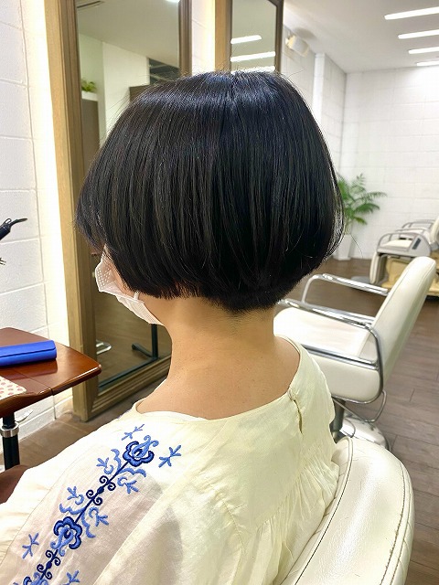 学芸大学美容室に,Hair Esthe Hi-Deはあります。学芸大学美容院にも、Hair Esthe Hi-Deはあります。Hair Esthe Hi-Deは目黒区学芸大学駅近くの美容室です。祐天寺美容室近くにも、Hair Esthe Hi-Deはあります。祐天寺美容院にも、Hair Esthe Hi-Deはあります。Hair Esthe Hi-Deは髪にやさしく、が綺麗に艶髪になります。Hair Esthe Hi-Deカットがとても上手いです。得にボブやショートスタイルが得意です。カラーも評判よく、ニューアマトラカラーがお客様に高評価です。オーガニックなヘアカラー　香草カラー色葉も人気です。パーマもとても上手く、　クリープパーマがお客様に高評価クリープパーマしながら、髪は綺麗になります。Hair Esthe Hi-Deは、オープンした2003年からヘッドスパ「クリームバスヘアエステ」を提供しています。ヘッドスパ「クリームバスヘアエステ」は、頭皮の汚れを落とし且つ頭皮の保湿効果もあり髪に栄養を与え、艶々になります。プレミアム髪質改善トリートメントで、「イオンコネクト・トリートメント」も大好評です。コロナ感染対策を万全にしております。新型コロナウイルス感染拡大防止を徹底して、お客様が安心して来店出来るようにしております。お客様同士が接触しないよう、サロン自体を個室的にしています。