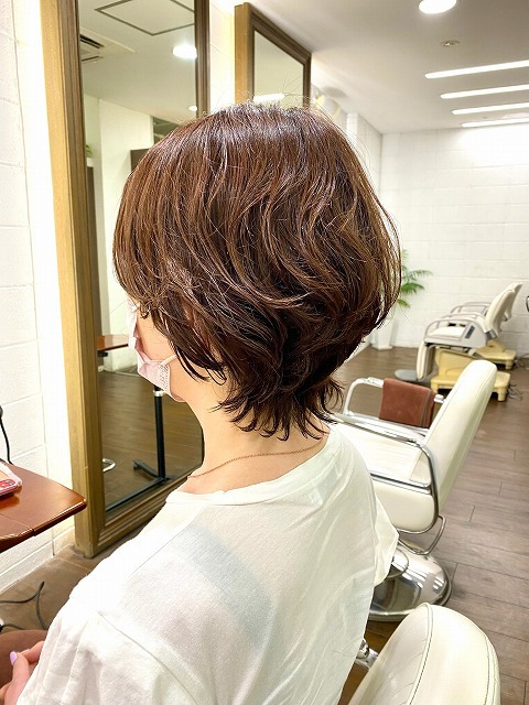 学芸大学美容室にHair Esthe Hi-Deは、あります。学芸大学美容院にも、Hair Esthe Hi-Deはあります。Hair Esthe Hi-Deは目黒区学芸大学駅近くの美容室です。祐天寺美容室近くにも、Hair Esthe Hi-Deはあります。祐天寺美容院にも、Hair Esthe Hi-Deはあります。Hair Esthe Hi-Deは髪にやさしく、が綺麗に艶髪になります。Hair Esthe Hi-Deカットがとても上手いです。得にボブやショートスタイルが得意です。カラーも評判よく、ニューアマトラカラーがお客様に高評価です。オーガニックなヘアカラー　香草カラー色葉も人気です。パーマもとても上手く、　クリープパーマがお客様に高評価クリープパーマしながら、髪は綺麗になります。Hair Esthe Hi-Deは、オープンした2003年からヘッドスパ「クリームバスヘアエステ」を提供しています。ヘッドスパ「クリームバスヘアエステ」は、頭皮の汚れを落とし且つ頭皮の保湿効果もあり髪に栄養を与え、艶々になります。プレミアム髪質改善トリートメントで、「イオンコネクト・トリートメント」も大好評です。コロナ感染対策を万全にしております。新型コロナウイルス感染拡大防止を徹底して、お客様が安心して来店出来るようにしております。お客様同士が接触しないよう、サロン自体を個室的にしています。