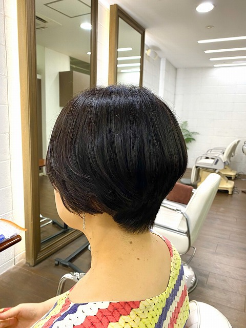 学芸大学美容室にHair Esthe Hi-Deは、あります。学芸大学美容院にも、Hair Esthe Hi-Deはあります。Hair Esthe Hi-Deは目黒区学芸大学駅近くの美容室です。祐天寺美容室近くにも、Hair Esthe Hi-Deはあります。祐天寺美容院にも、Hair Esthe Hi-Deはあります。Hair Esthe Hi-Deは髪にやさしく、が綺麗に艶髪になります。Hair Esthe Hi-Deカットがとても上手いです。得にボブやショートスタイルが得意です。カラーも評判よく、ニューアマトラカラーがお客様に高評価です。オーガニックなヘアカラー　香草カラー色葉も人気です。パーマもとても上手く、　クリープパーマがお客様に高評価クリープパーマしながら、髪は綺麗になります。Hair Esthe Hi-Deは、オープンした2003年からヘッドスパ「クリームバスヘアエステ」を提供しています。ヘッドスパ「クリームバスヘアエステ」は、頭皮の汚れを落とし且つ頭皮の保湿効果もあり髪に栄養を与え、艶々になります。プレミアム髪質改善トリートメントで、「イオンコネクト・トリートメント」も大好評です。コロナ感染対策を万全にしております。新型コロナウイルス感染拡大防止を徹底して、お客様が安心して来店出来るようにしております。お客様同士が接触しないよう、サロン自体を個室的にしています。