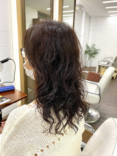 学芸大学美容室にHair Esthe Hi-Deは、あります。学芸大学美容院にも、Hair Esthe Hi-Deはあります。Hair Esthe Hi-Deは目黒区学芸大学駅近くの美容室です。祐天寺美容室近くにも、Hair Esthe Hi-Deはあります。祐天寺美容院にも、Hair Esthe Hi-Deはあります。Hair Esthe Hi-Deは髪にやさしく、が綺麗に艶髪になります。Hair Esthe Hi-Deカットがとても上手いです。得にボブやショートスタイルが得意です。カラーも評判よく、ニューアマトラカラーがお客様に高評価です。オーガニックなヘアカラー　香草カラー色葉も人気です。パーマもとても上手く、　クリープパーマがお客様に高評価クリープパーマしながら、髪は綺麗になります。Hair Esthe Hi-Deは、オープンした2003年からヘッドスパ「クリームバスヘアエステ」を提供しています。ヘッドスパ「クリームバスヘアエステ」は、頭皮の汚れを落とし且つ頭皮の保湿効果もあり髪に栄養を与え、艶々になります。プレミアム髪質改善トリートメントで、「イオンコネクト・トリートメント」も大好評です。コロナ感染対策を万全にしております。新型コロナウイルス感染拡大防止を徹底して、お客様が安心して来店出来るようにしております。お客様同士が接触しないよう、サロン自体を個室的にしています。