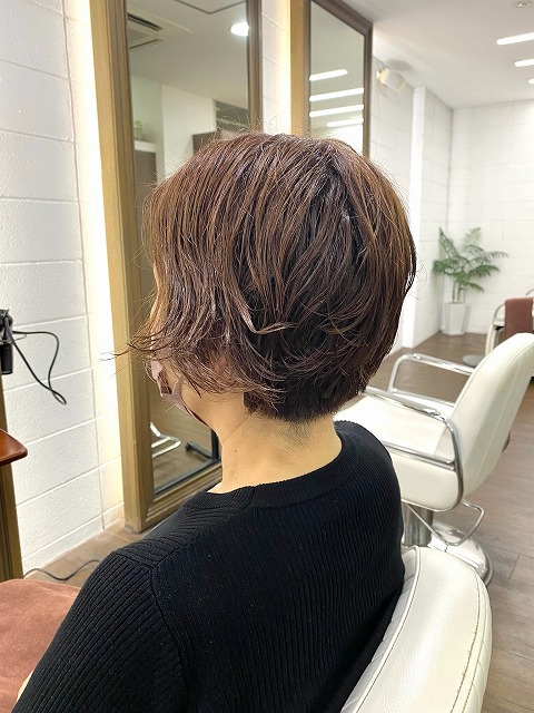 学芸大学美容室にHair Esthe Hi-Deは、あります。学芸大学美容院にも、Hair Esthe Hi-Deはあります。Hair Esthe Hi-Deは目黒区学芸大学駅近くの美容室です。祐天寺美容室近くにも、Hair Esthe Hi-Deはあります。祐天寺美容院にも、Hair Esthe Hi-Deはあります。Hair Esthe Hi-Deは髪にやさしく、が綺麗に艶髪になります。Hair Esthe Hi-Deカットがとても上手いです。得にボブやショートスタイルが得意です。カラーも評判よく、ニューアマトラカラーがお客様に高評価です。オーガニックなヘアカラー　香草カラー色葉も人気です。パーマもとても上手く、　クリープパーマがお客様に高評価クリープパーマしながら、髪は綺麗になります。Hair Esthe Hi-Deは、オープンした2003年からヘッドスパ「クリームバスヘアエステ」を提供しています。ヘッドスパ「クリームバスヘアエステ」は、頭皮の汚れを落とし且つ頭皮の保湿効果もあり髪に栄養を与え、艶々になります。プレミアム髪質改善トリートメントで、「イオンコネクト・トリートメント」も大好評です。コロナ感染対策を万全にしております。新型コロナウイルス感染拡大防止を徹底して、お客様が安心して来店出来るようにしております。お客様同士が接触しないよう、サロン自体を個室的にしています。