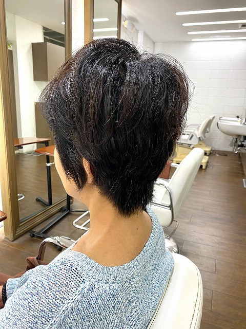 学芸大学美容室にHair Esthe Hi-Deは、あります。学芸大学美容院にも、Hair Esthe Hi-Deはあります。Hair Esthe Hi-Deは目黒区学芸大学駅近くの美容室です。祐天寺美容室近くにも、Hair Esthe Hi-Deはあります。祐天寺美容院にも、Hair Esthe Hi-Deはあります。Hair Esthe Hi-Deは髪にやさしく、が綺麗に艶髪になります。Hair Esthe Hi-Deカットがとても上手いです。得にボブやショートスタイルが得意です。カラーも評判よく、ニューアマトラカラーがお客様に高評価です。オーガニックなヘアカラー　香草カラー色葉も人気です。パーマもとても上手く、　クリープパーマがお客様に高評価クリープパーマしながら、髪は綺麗になります。Hair Esthe Hi-Deは、オープンした2003年からヘッドスパ「クリームバスヘアエステ」を提供しています。ヘッドスパ「クリームバスヘアエステ」は、頭皮の汚れを落とし且つ頭皮の保湿効果もあり髪に栄養を与え、艶々になります。プレミアム髪質改善トリートメントで、「イオンコネクト・トリートメント」も大好評です。コロナ感染対策を万全にしております。新型コロナウイルス感染拡大防止を徹底して、お客様が安心して来店出来るようにしております。お客様同士が接触しないよう、サロン自体を個室的にしています。