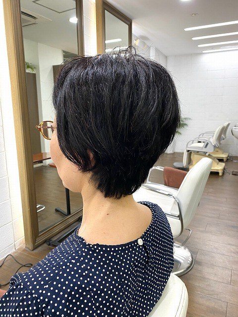 学芸大学美容室にHair Esthe Hi-Deは、あります。学芸大学美容院にも、Hair Esthe Hi-Deはあります。Hair Esthe Hi-Deは目黒区学芸大学駅近くの美容室です。祐天寺美容室近くにも、Hair Esthe Hi-Deはあります。祐天寺美容院にも、Hair Esthe Hi-Deはあります。Hair Esthe Hi-Deは髪にやさしく、が綺麗に艶髪になります。Hair Esthe Hi-Deカットがとても上手いです。得にボブやショートスタイルが得意です。カラーも評判よく、ニューアマトラカラーがお客様に高評価です。オーガニックなヘアカラー　香草カラー色葉も人気です。パーマもとても上手く、　クリープパーマがお客様に高評価クリープパーマしながら、髪は綺麗になります。Hair Esthe Hi-Deは、オープンした2003年からヘッドスパ「クリームバスヘアエステ」を提供しています。ヘッドスパ「クリームバスヘアエステ」は、頭皮の汚れを落とし且つ頭皮の保湿効果もあり髪に栄養を与え、艶々になります。プレミアム髪質改善トリートメントで、「イオンコネクト・トリートメント」も大好評です。コロナ感染対策を万全にしております。新型コロナウイルス感染拡大防止を徹底して、お客様が安心して来店出来るようにしております。お客様同士が接触しないよう、サロン自体を個室的にしています。