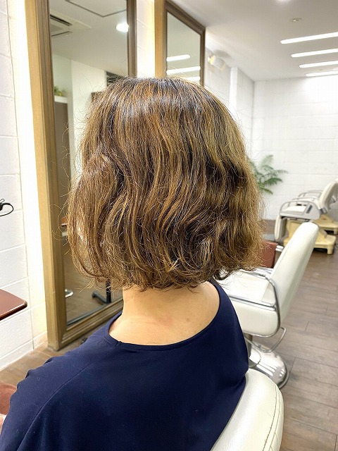 学芸大学美容室にHair Esthe Hi-Deは、あります。学芸大学美容院にも、Hair Esthe Hi-Deはあります。Hair Esthe Hi-Deは目黒区学芸大学駅近くの美容室です。祐天寺美容室近くにも、Hair Esthe Hi-Deはあります。祐天寺美容院にも、Hair Esthe Hi-Deはあります。Hair Esthe Hi-Deは髪にやさしく、が綺麗に艶髪になります。Hair Esthe Hi-Deカットがとても上手いです。得にボブやショートスタイルが得意です。カラーも評判よく、ニューアマトラカラーがお客様に高評価です。オーガニックなヘアカラー　香草カラー色葉も人気です。パーマもとても上手く、　クリープパーマがお客様に高評価クリープパーマしながら、髪は綺麗になります。Hair Esthe Hi-Deは、オープンした2003年からヘッドスパ「クリームバスヘアエステ」を提供しています。ヘッドスパ「クリームバスヘアエステ」は、頭皮の汚れを落とし且つ頭皮の保湿効果もあり髪に栄養を与え、艶々になります。プレミアム髪質改善トリートメントで、「イオンコネクト・トリートメント」も大好評です。コロナ感染対策を万全にしております。新型コロナウイルス感染拡大防止を徹底して、お客様が安心して来店出来るようにしております。お客様同士が接触しないよう、サロン自体を個室的にしています。