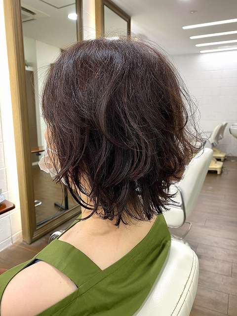 学芸大学美容室にHair Esthe Hi-Deは、あります。学芸大学美容院にも、Hair Esthe Hi-Deはあります。Hair Esthe Hi-Deは目黒区学芸大学駅近くの美容室です。祐天寺美容室近くにも、Hair Esthe Hi-Deはあります。祐天寺美容院にも、Hair Esthe Hi-Deはあります。Hair Esthe Hi-Deは髪にやさしく、が綺麗に艶髪になります。Hair Esthe Hi-Deカットがとても上手いです。得にボブやショートスタイルが得意です。カラーも評判よく、ニューアマトラカラーがお客様に高評価です。オーガニックなヘアカラー　香草カラー色葉も人気です。パーマもとても上手く、　クリープパーマがお客様に高評価クリープパーマしながら、髪は綺麗になります。Hair Esthe Hi-Deは、オープンした2003年からヘッドスパ「クリームバスヘアエステ」を提供しています。ヘッドスパ「クリームバスヘアエステ」は、頭皮の汚れを落とし且つ頭皮の保湿効果もあり髪に栄養を与え、艶々になります。プレミアム髪質改善トリートメントで、「イオンコネクト・トリートメント」も大好評です。コロナ感染対策を万全にしております。新型コロナウイルス感染拡大防止を徹底して、お客様が安心して来店出来るようにしております。お客様同士が接触しないよう、サロン自体を個室的にしています。