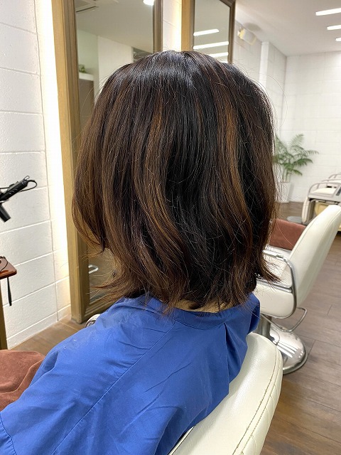 学芸大学美容室にHair Esthe Hi-Deは、あります。学芸大学美容院にも、Hair Esthe Hi-Deはあります。Hair Esthe Hi-Deは目黒区学芸大学駅近くの美容室です。祐天寺美容室近くにも、Hair Esthe Hi-Deはあります。祐天寺美容院にも、Hair Esthe Hi-Deはあります。Hair Esthe Hi-Deは髪にやさしく、が綺麗に艶髪になります。Hair Esthe Hi-Deカットがとても上手いです。得にボブやショートスタイルが得意です。カラーも評判よく、ニューアマトラカラーがお客様に高評価です。オーガニックなヘアカラー　香草カラー色葉も人気です。パーマもとても上手く、　クリープパーマがお客様に高評価クリープパーマしながら、髪は綺麗になります。Hair Esthe Hi-Deは、オープンした2003年からヘッドスパ「クリームバスヘアエステ」を提供しています。ヘッドスパ「クリームバスヘアエステ」は、頭皮の汚れを落とし且つ頭皮の保湿効果もあり髪に栄養を与え、艶々になります。プレミアム髪質改善トリートメントで、「イオンコネクト・トリートメント」も大好評です。コロナ感染対策を万全にしております。新型コロナウイルス感染拡大防止を徹底して、お客様が安心して来店出来るようにしております。お客様同士が接触しないよう、サロン自体を個室的にしています。