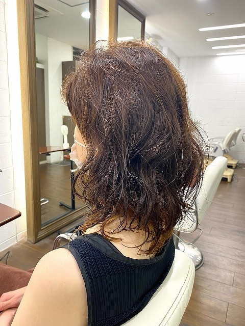 学芸大学美容室にHair Esthe Hi-Deは、あります。学芸大学美容院にも、Hair Esthe Hi-Deはあります。Hair Esthe Hi-Deは目黒区学芸大学駅近くの美容室です。祐天寺美容室近くにも、Hair Esthe Hi-Deはあります。祐天寺美容院にも、Hair Esthe Hi-Deはあります。Hair Esthe Hi-Deは髪にやさしく、が綺麗に艶髪になります。Hair Esthe Hi-Deカットがとても上手いです。得にボブやショートスタイルが得意です。カラーも評判よく、ニューアマトラカラーがお客様に高評価です。オーガニックなヘアカラー　香草カラー色葉も人気です。パーマもとても上手く、　クリープパーマがお客様に高評価クリープパーマしながら、髪は綺麗になります。Hair Esthe Hi-Deは、オープンした2003年からヘッドスパ「クリームバスヘアエステ」を提供しています。ヘッドスパ「クリームバスヘアエステ」は、頭皮の汚れを落とし且つ頭皮の保湿効果もあり髪に栄養を与え、艶々になります。プレミアム髪質改善トリートメントで、「イオンコネクト・トリートメント」も大好評です。コロナ感染対策を万全にしております。新型コロナウイルス感染拡大防止を徹底して、お客様が安心して来店出来るようにしております。お客様同士が接触しないよう、サロン自体を個室的にしています。