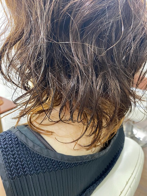 学芸大学美容室にHair Esthe Hi-Deは、あります。学芸大学美容院にも、Hair Esthe Hi-Deはあります。Hair Esthe Hi-Deは目黒区学芸大学駅近くの美容室です。祐天寺美容室近くにも、Hair Esthe Hi-Deはあります。祐天寺美容院にも、Hair Esthe Hi-Deはあります。Hair Esthe Hi-Deは髪にやさしく、が綺麗に艶髪になります。Hair Esthe Hi-Deカットがとても上手いです。得にボブやショートスタイルが得意です。カラーも評判よく、ニューアマトラカラーがお客様に高評価です。オーガニックなヘアカラー　香草カラー色葉も人気です。パーマもとても上手く、　クリープパーマがお客様に高評価クリープパーマしながら、髪は綺麗になります。Hair Esthe Hi-Deは、オープンした2003年からヘッドスパ「クリームバスヘアエステ」を提供しています。ヘッドスパ「クリームバスヘアエステ」は、頭皮の汚れを落とし且つ頭皮の保湿効果もあり髪に栄養を与え、艶々になります。プレミアム髪質改善トリートメントで、「イオンコネクト・トリートメント」も大好評です。コロナ感染対策を万全にしております。新型コロナウイルス感染拡大防止を徹底して、お客様が安心して来店出来るようにしております。お客様同士が接触しないよう、サロン自体を個室的にしています。