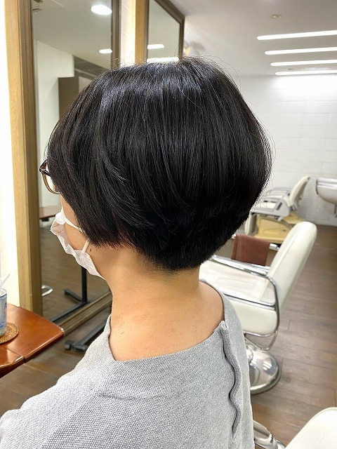 学芸大学美容室にHair Esthe Hi-Deは、あります。学芸大学美容院にも、Hair Esthe Hi-Deはあります。Hair Esthe Hi-Deは目黒区学芸大学駅近くの美容室です。祐天寺美容室近くにも、Hair Esthe Hi-Deはあります。祐天寺美容院にも、Hair Esthe Hi-Deはあります。Hair Esthe Hi-Deは髪にやさしく、が綺麗に艶髪になります。Hair Esthe Hi-Deカットがとても上手いです。得にボブやショートスタイルが得意です。カラーも評判よく、ニューアマトラカラーがお客様に高評価です。オーガニックなヘアカラー　香草カラー色葉も人気です。パーマもとても上手く、　クリープパーマがお客様に高評価クリープパーマしながら、髪は綺麗になります。Hair Esthe Hi-Deは、オープンした2003年からヘッドスパ「クリームバスヘアエステ」を提供しています。ヘッドスパ「クリームバスヘアエステ」は、頭皮の汚れを落とし且つ頭皮の保湿効果もあり髪に栄養を与え、艶々になります。プレミアム髪質改善トリートメントで、「イオンコネクト・トリートメント」も大好評です。コロナ感染対策を万全にしております。新型コロナウイルス感染拡大防止を徹底して、お客様が安心して来店出来るようにしております。お客様同士が接触しないよう、サロン自体を個室的にしています。