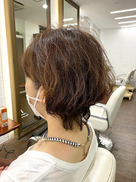 学芸大学美容室にHair Esthe Hi-Deは、あります。学芸大学美容院にも、Hair Esthe Hi-Deはあります。Hair Esthe Hi-Deは目黒区学芸大学駅近くの美容室です。祐天寺美容室近くにも、Hair Esthe Hi-Deはあります。祐天寺美容院にも、Hair Esthe Hi-Deはあります。Hair Esthe Hi-Deは髪にやさしく、が綺麗に艶髪になります。Hair Esthe Hi-Deカットがとても上手いです。得にボブやショートスタイルが得意です。カラーも評判よく、ニューアマトラカラーがお客様に高評価です。オーガニックなヘアカラー　香草カラー色葉も人気です。パーマもとても上手く、　クリープパーマがお客様に高評価クリープパーマしながら、髪は綺麗になります。Hair Esthe Hi-Deは、オープンした2003年からヘッドスパ「クリームバスヘアエステ」を提供しています。ヘッドスパ「クリームバスヘアエステ」は、頭皮の汚れを落とし且つ頭皮の保湿効果もあり髪に栄養を与え、艶々になります。プレミアム髪質改善トリートメントで、「イオンコネクト・トリートメント」も大好評です。コロナ感染対策を万全にしております。新型コロナウイルス感染拡大防止を徹底して、お客様が安心して来店出来るようにしております。お客様同士が接触しないよう、サロン自体を個室的にしています。