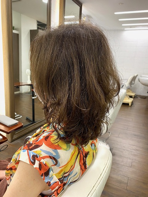 学芸大学美容室にHair Esthe Hi-Deは、あります。学芸大学美容院にも、Hair Esthe Hi-Deはあります。Hair Esthe Hi-Deは目黒区学芸大学駅近くの美容室です。祐天寺美容室近くにも、Hair Esthe Hi-Deはあります。祐天寺美容院にも、Hair Esthe Hi-Deはあります。Hair Esthe Hi-Deは髪にやさしく、が綺麗に艶髪になります。Hair Esthe Hi-Deカットがとても上手いです。得にボブやショートスタイルが得意です。カラーも評判よく、ニューアマトラカラーがお客様に高評価です。オーガニックなヘアカラー　香草カラー色葉も人気です。パーマもとても上手く、　クリープパーマがお客様に高評価クリープパーマしながら、髪は綺麗になります。Hair Esthe Hi-Deは、オープンした2003年からヘッドスパ「クリームバスヘアエステ」を提供しています。ヘッドスパ「クリームバスヘアエステ」は、頭皮の汚れを落とし且つ頭皮の保湿効果もあり髪に栄養を与え、艶々になります。プレミアム髪質改善トリートメントで、「イオンコネクト・トリートメント」も大好評です。コロナ感染対策を万全にしております。新型コロナウイルス感染拡大防止を徹底して、お客様が安心して来店出来るようにしております。お客様同士が接触しないよう、サロン自体を個室的にしています。