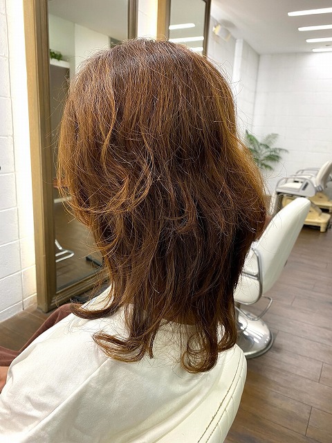 学芸大学美容室にHair Esthe Hi-Deは、あります。学芸大学美容院にも、Hair Esthe Hi-Deはあります。Hair Esthe Hi-Deは目黒区学芸大学駅近くの美容室です。祐天寺美容室近くにも、Hair Esthe Hi-Deはあります。祐天寺美容院にも、Hair Esthe Hi-Deはあります。Hair Esthe Hi-Deは髪にやさしく、が綺麗に艶髪になります。Hair Esthe Hi-Deカットがとても上手いです。得にボブやショートスタイルが得意です。カラーも評判よく、ニューアマトラカラーがお客様に高評価です。オーガニックなヘアカラー　香草カラー色葉も人気です。パーマもとても上手く、　クリープパーマがお客様に高評価クリープパーマしながら、髪は綺麗になります。Hair Esthe Hi-Deは、オープンした2003年からヘッドスパ「クリームバスヘアエステ」を提供しています。ヘッドスパ「クリームバスヘアエステ」は、頭皮の汚れを落とし且つ頭皮の保湿効果もあり髪に栄養を与え、艶々になります。プレミアム髪質改善トリートメントで、「イオンコネクト・トリートメント」も大好評です。コロナ感染対策を万全にしております。新型コロナウイルス感染拡大防止を徹底して、お客様が安心して来店出来るようにしております。お客様同士が接触しないよう、サロン自体を個室的にしています。