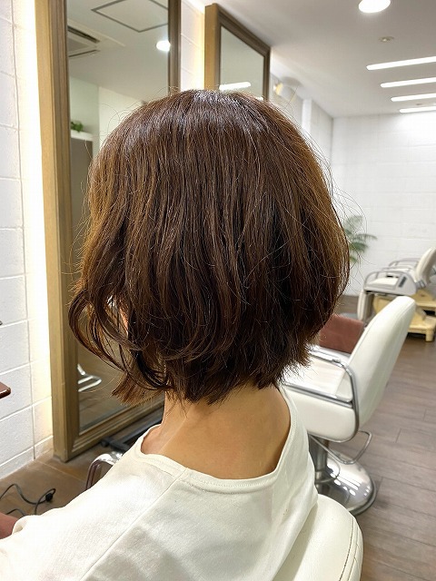 学芸大学美容室にHair Esthe Hi-Deは、あります。学芸大学美容院にも、Hair Esthe Hi-Deはあります。Hair Esthe Hi-Deは目黒区学芸大学駅近くの美容室です。祐天寺美容室近くにも、Hair Esthe Hi-Deはあります。祐天寺美容院にも、Hair Esthe Hi-Deはあります。Hair Esthe Hi-Deは髪にやさしく、が綺麗に艶髪になります。Hair Esthe Hi-Deカットがとても上手いです。得にボブやショートスタイルが得意です。カラーも評判よく、ニューアマトラカラーがお客様に高評価です。オーガニックなヘアカラー　香草カラー色葉も人気です。パーマもとても上手く、　クリープパーマがお客様に高評価クリープパーマしながら、髪は綺麗になります。Hair Esthe Hi-Deは、オープンした2003年からヘッドスパ「クリームバスヘアエステ」を提供しています。ヘッドスパ「クリームバスヘアエステ」は、頭皮の汚れを落とし且つ頭皮の保湿効果もあり髪に栄養を与え、艶々になります。プレミアム髪質改善トリートメントで、「イオンコネクト・トリートメント」も大好評です。コロナ感染対策を万全にしております。新型コロナウイルス感染拡大防止を徹底して、お客様が安心して来店出来るようにしております。お客様同士が接触しないよう、サロン自体を個室的にしています。