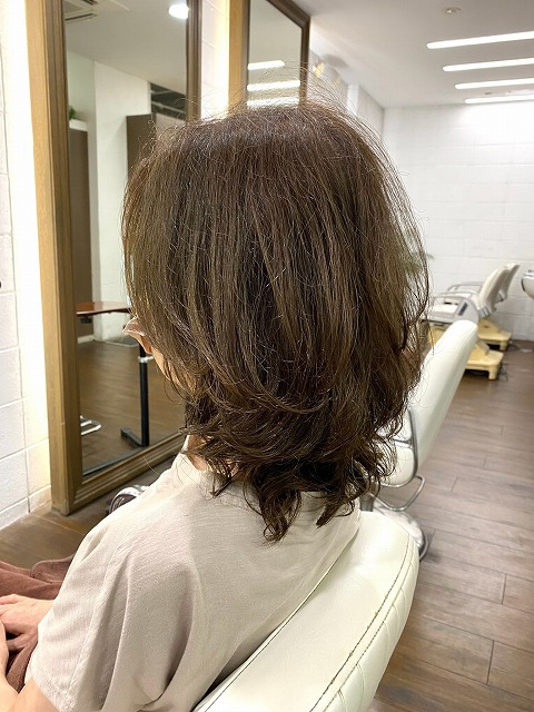 学芸大学美容室にHair Esthe Hi-Deは、あります。学芸大学美容院にも、Hair Esthe Hi-Deはあります。Hair Esthe Hi-Deは目黒区学芸大学駅近くの美容室です。祐天寺美容室近くにも、Hair Esthe Hi-Deはあります。祐天寺美容院にも、Hair Esthe Hi-Deはあります。Hair Esthe Hi-Deは髪にやさしく、が綺麗に艶髪になります。Hair Esthe Hi-Deカットがとても上手いです。得にボブやショートスタイルが得意です。カラーも評判よく、ニューアマトラカラーがお客様に高評価です。オーガニックなヘアカラー　香草カラー色葉も人気です。パーマもとても上手く、　クリープパーマがお客様に高評価クリープパーマしながら、髪は綺麗になります。Hair Esthe Hi-Deは、オープンした2003年からヘッドスパ「クリームバスヘアエステ」を提供しています。ヘッドスパ「クリームバスヘアエステ」は、頭皮の汚れを落とし且つ頭皮の保湿効果もあり髪に栄養を与え、艶々になります。プレミアム髪質改善トリートメントで、「イオンコネクト・トリートメント」も大好評です。コロナ感染対策を万全にしております。新型コロナウイルス感染拡大防止を徹底して、お客様が安心して来店出来るようにしております。お客様同士が接触しないよう、サロン自体を個室的にしています。