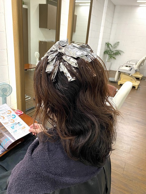 学芸大学美容室に、Hair Esthe Hi-Deは、あります。学芸大学美容院に、Hair Esthe Hi-Deはあります。Hair Esthe Hi-Deは目黒区学芸大学駅近くの美容室です。祐天寺美容室近くにも、Hair Esthe Hi-Deはあります。祐天寺美容院近くにも、Hair Esthe Hi-Deはあります。Hair Esthe Hi-Deは目黒区学芸大学駅近くの美容院です。Hair Esthe Hi-Deは髪にやさしく、が綺麗に艶髪になります。Hair Esthe Hi-Deカットがとても上手いです。得にボブやショートスタイルが得意で、スタイルがより立体的になります。なので立体感カットが、お客様に人気です。切りっぱなしボブやマッシュショートも得意です。カラーも評判よく、ニューアマトラカラーがお客様に高評価です。オーガニックなヘアカラー　香草カラー色葉も人気です。パーマもとても上手く、　クリープパーマがお客様に高評価クリープパーマしながら、髪は綺麗になります。Hair Esthe Hi-Deは、オープンした2003年からヘッドスパ「クリームバスヘアエステ」を提供しています。ヘッドスパ「クリームバスヘアエステ」は、頭皮の汚れを落とし且つ頭皮の保湿効果もあり髪に栄養を与え、艶々になります。プレミアム髪質改善トリートメントで、「イオンコネクト・トリートメント」も大好評です。コロナ感染対策を万全にしております。新型コロナウイルス感染拡大防止を徹底して、お客様が安心して来店出来るようにしております。お客様同士が接触しないよう、サロン自体を個室的にしています。