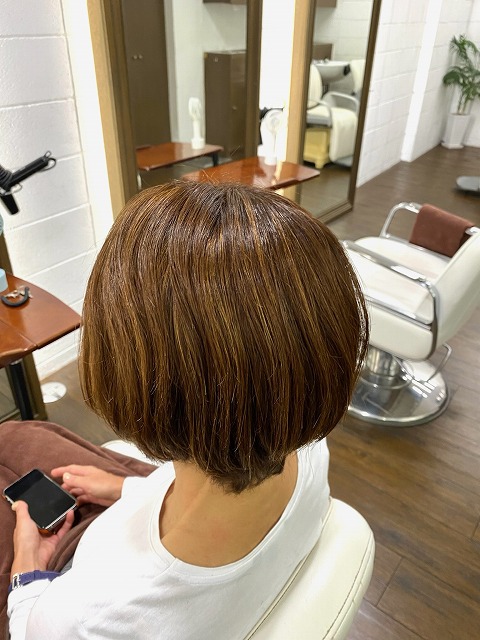 学芸大学美容室に、Hair Esthe Hi-Deは、あります。学芸大学美容院に、Hair Esthe Hi-Deはあります。Hair Esthe Hi-Deは目黒区学芸大学駅近くの美容室です。祐天寺美容室近くにも、Hair Esthe Hi-Deはあります。祐天寺美容院近くにも、Hair Esthe Hi-Deはあります。Hair Esthe Hi-Deは目黒区学芸大学駅近くの美容院です。Hair Esthe Hi-Deは髪にやさしく、が綺麗に艶髪になります。Hair Esthe Hi-Deカットがとても上手いです。得にボブやショートスタイルが得意で、スタイルがより立体的になります。なので立体感カットが、お客様に人気です。切りっぱなしボブやマッシュショートも得意です。カラーも評判よく、ニューアマトラカラーがお客様に高評価です。オーガニックなヘアカラー　香草カラー色葉も人気です。パーマもとても上手く、　クリープパーマがお客様に高評価クリープパーマしながら、髪は綺麗になります。Hair Esthe Hi-Deは、オープンした2003年からヘッドスパ「クリームバスヘアエステ」を提供しています。ヘッドスパ「クリームバスヘアエステ」は、頭皮の汚れを落とし且つ頭皮の保湿効果もあり髪に栄養を与え、艶々になります。プレミアム髪質改善トリートメントで、「イオンコネクト・トリートメント」も大好評です。コロナ感染対策を万全にしております。新型コロナウイルス感染拡大防止を徹底して、お客様が安心して来店出来るようにしております。お客様同士が接触しないよう、サロン自体を個室的にしています。