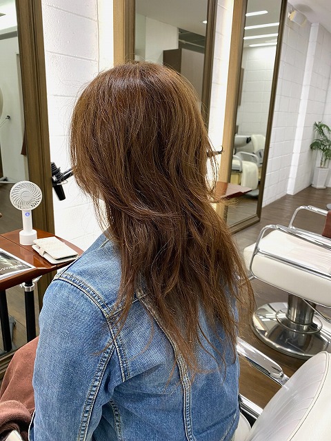 学芸大学美容室に、Hair Esthe Hi-Deは、あります。学芸大学美容院に、Hair Esthe Hi-Deはあります。Hair Esthe Hi-Deは目黒区学芸大学駅近くの美容室です。祐天寺美容室近くにも、Hair Esthe Hi-Deはあります。祐天寺美容院近くにも、Hair Esthe Hi-Deはあります。Hair Esthe Hi-Deは目黒区学芸大学駅近くの美容院です。Hair Esthe Hi-Deは髪にやさしく、が綺麗に艶髪になります。Hair Esthe Hi-Deカットがとても上手いです。得にボブやショートスタイルが得意で、スタイルがより立体的になります。なので立体感カットが、お客様に人気です。切りっぱなしボブやマッシュショートも得意です。カラーも評判よく、ニューアマトラカラーがお客様に高評価です。オーガニックなヘアカラー　香草カラー色葉も人気です。パーマもとても上手く、　クリープパーマがお客様に高評価クリープパーマしながら、髪は綺麗になります。Hair Esthe Hi-Deは、オープンした2003年からヘッドスパ「クリームバスヘアエステ」を提供しています。ヘッドスパ「クリームバスヘアエステ」は、頭皮の汚れを落とし且つ頭皮の保湿効果もあり髪に栄養を与え、艶々になります。プレミアム髪質改善トリートメントで、「イオンコネクト・トリートメント」も大好評です。コロナ感染対策を万全にしております。新型コロナウイルス感染拡大防止を徹底して、お客様が安心して来店出来るようにしております。お客様同士が接触しないよう、サロン自体を個室的にしています。