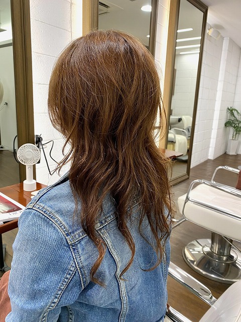 学芸大学美容室に、Hair Esthe Hi-Deは、あります。学芸大学美容院に、Hair Esthe Hi-Deはあります。Hair Esthe Hi-Deは目黒区学芸大学駅近くの美容室です。祐天寺美容室近くにも、Hair Esthe Hi-Deはあります。祐天寺美容院近くにも、Hair Esthe Hi-Deはあります。Hair Esthe Hi-Deは目黒区学芸大学駅近くの美容院です。Hair Esthe Hi-Deは髪にやさしく、が綺麗に艶髪になります。Hair Esthe Hi-Deカットがとても上手いです。得にボブやショートスタイルが得意で、スタイルがより立体的になります。なので立体感カットが、お客様に人気です。切りっぱなしボブやマッシュショートも得意です。カラーも評判よく、ニューアマトラカラーがお客様に高評価です。オーガニックなヘアカラー　香草カラー色葉も人気です。パーマもとても上手く、　クリープパーマがお客様に高評価クリープパーマしながら、髪は綺麗になります。Hair Esthe Hi-Deは、オープンした2003年からヘッドスパ「クリームバスヘアエステ」を提供しています。ヘッドスパ「クリームバスヘアエステ」は、頭皮の汚れを落とし且つ頭皮の保湿効果もあり髪に栄養を与え、艶々になります。プレミアム髪質改善トリートメントで、「イオンコネクト・トリートメント」も大好評です。コロナ感染対策を万全にしております。新型コロナウイルス感染拡大防止を徹底して、お客様が安心して来店出来るようにしております。お客様同士が接触しないよう、サロン自体を個室的にしています。