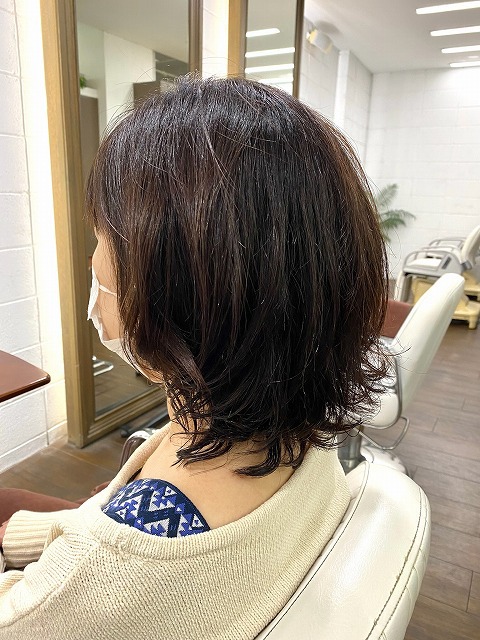 学芸大学美容室に、Hair Esthe Hi-Deは、あります。学芸大学美容院に、Hair Esthe Hi-Deはあります。Hair Esthe Hi-Deは目黒区学芸大学駅近くの美容室です。祐天寺美容室近くにも、Hair Esthe Hi-Deはあります。祐天寺美容院近くにも、Hair Esthe Hi-Deはあります。Hair Esthe Hi-Deは目黒区学芸大学駅近くの美容院です。Hair Esthe Hi-Deは髪にやさしく、が綺麗に艶髪になります。Hair Esthe Hi-Deカットがとても上手いです。得にボブやショートスタイルが得意で、スタイルがより立体的になります。なので立体感カットが、お客様に人気です。切りっぱなしボブやマッシュショートも得意です。カラーも評判よく、ニューアマトラカラーがお客様に高評価です。オーガニックなヘアカラー　香草カラー色葉も人気です。パーマもとても上手く、　クリープパーマがお客様に高評価クリープパーマしながら、髪は綺麗になります。Hair Esthe Hi-Deは、オープンした2003年からヘッドスパ「クリームバスヘアエステ」を提供しています。ヘッドスパ「クリームバスヘアエステ」は、頭皮の汚れを落とし且つ頭皮の保湿効果もあり髪に栄養を与え、艶々になります。プレミアム髪質改善トリートメントで、「イオンコネクト・トリートメント」も大好評です。コロナ感染対策を万全にしております。新型コロナウイルス感染拡大防止を徹底して、お客様が安心して来店出来るようにしております。お客様同士が接触しないよう、サロン自体を個室的にしています。