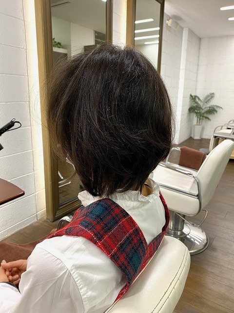 学芸大学美容室に、Hair Esthe Hi-Deは、あります。学芸大学美容院に、Hair Esthe Hi-Deはあります。Hair Esthe Hi-Deは目黒区学芸大学駅近くの美容室です。祐天寺美容室近くにも、Hair Esthe Hi-Deはあります。祐天寺美容院近くにも、Hair Esthe Hi-Deはあります。Hair Esthe Hi-Deは目黒区学芸大学駅近くの美容院です。Hair Esthe Hi-Deは髪にやさしく、が綺麗に艶髪になります。Hair Esthe Hi-Deカットがとても上手いです。得にボブやショートスタイルが得意で、スタイルがより立体的になります。なので立体感カットが、お客様に人気です。切りっぱなしボブやマッシュショートも得意です。カラーも評判よく、ニューアマトラカラーがお客様に高評価です。オーガニックなヘアカラー　香草カラー色葉も人気です。主に40代のお客様が多いです。40代ボブや40代ショートも得意です。脱白髪染めカラーも好評です。パーマもとても上手く、　クリープパーマがお客様に高評価クリープパーマしながら、髪は綺麗になります。Hair Esthe Hi-Deは、オープンした2003年からヘッドスパ「クリームバスヘアエステ」を提供しています。ヘッドスパ「クリームバスヘアエステ」は、頭皮の汚れを落とし且つ頭皮の保湿効果もあり髪に栄養を与え、艶々になります。プレミアム髪質改善トリートメントで、「イオンコネクト・トリートメント」も大好評です。コロナ感染対策を万全にしております。新型コロナウイルス感染拡大防止を徹底して、お客様が安心して来店出来るようにしております。お客様同士が接触しないよう、サロン自体を個室的にしています。