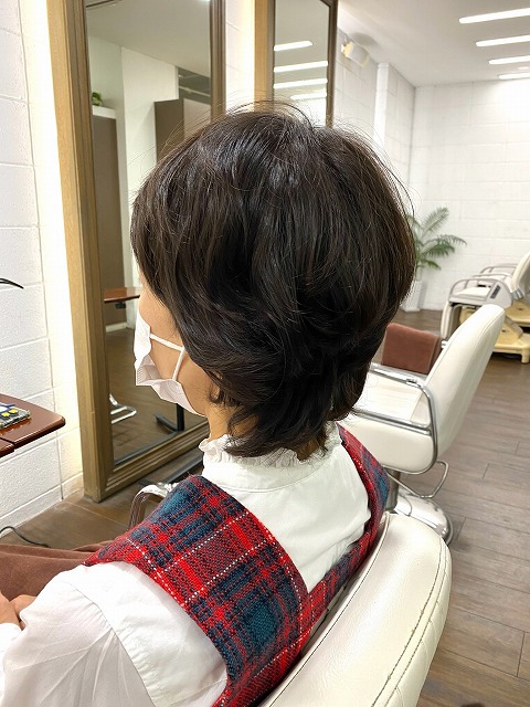 学芸大学美容室に、Hair Esthe Hi-Deは、あります。学芸大学美容院に、Hair Esthe Hi-Deはあります。Hair Esthe Hi-Deは目黒区学芸大学駅近くの美容室です。祐天寺美容室近くにも、Hair Esthe Hi-Deはあります。祐天寺美容院近くにも、Hair Esthe Hi-Deはあります。Hair Esthe Hi-Deは目黒区学芸大学駅近くの美容院です。Hair Esthe Hi-Deは髪にやさしく、が綺麗に艶髪になります。Hair Esthe Hi-Deカットがとても上手いです。得にボブやショートスタイルが得意で、スタイルがより立体的になります。なので立体感カットが、お客様に人気です。切りっぱなしボブやマッシュショートも得意です。カラーも評判よく、ニューアマトラカラーがお客様に高評価です。オーガニックなヘアカラー　香草カラー色葉も人気です。主に40代のお客様が多いです。40代ボブや40代ショートも得意です。脱白髪染めカラーも好評です。パーマもとても上手く、　クリープパーマがお客様に高評価クリープパーマしながら、髪は綺麗になります。Hair Esthe Hi-Deは、オープンした2003年からヘッドスパ「クリームバスヘアエステ」を提供しています。ヘッドスパ「クリームバスヘアエステ」は、頭皮の汚れを落とし且つ頭皮の保湿効果もあり髪に栄養を与え、艶々になります。プレミアム髪質改善トリートメントで、「イオンコネクト・トリートメント」も大好評です。コロナ感染対策を万全にしております。新型コロナウイルス感染拡大防止を徹底して、お客様が安心して来店出来るようにしております。お客様同士が接触しないよう、サロン自体を個室的にしています。