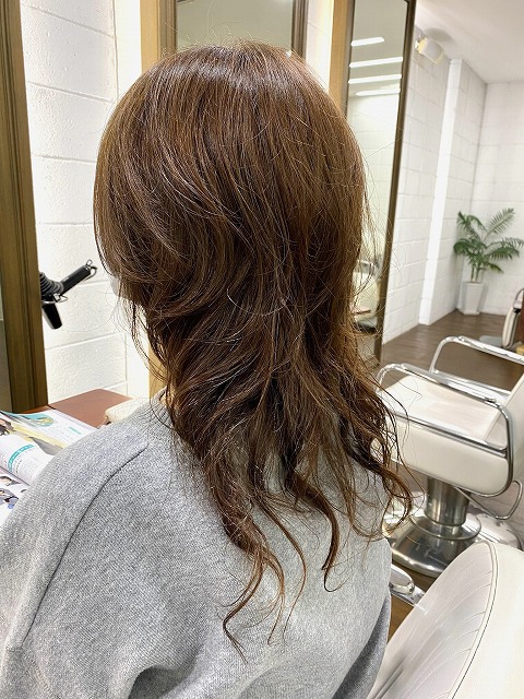 学芸大学美容室に、Hair Esthe Hi-Deは、あります。学芸大学美容院に、Hair Esthe Hi-Deはあります。Hair Esthe Hi-Deは目黒区学芸大学駅近くの美容室です。祐天寺美容室近くにも、Hair Esthe Hi-Deはあります。祐天寺美容院近くにも、Hair Esthe Hi-Deはあります。Hair Esthe Hi-Deは目黒区学芸大学駅近くの美容院です。Hair Esthe Hi-Deは髪にやさしく、が綺麗に艶髪になります。Hair Esthe Hi-Deカットがとても上手いです。得にボブやショートスタイルが得意で、スタイルがより立体的になります。なので立体感カットが、お客様に人気です。切りっぱなしボブやマッシュショートも得意です。カラーも評判よく、ニューアマトラカラーがお客様に高評価です。オーガニックなヘアカラー　香草カラー色葉も人気です。主に40代のお客様が多いです。40代ボブや40代ショートも得意です。脱白髪染めカラーも好評です。パーマもとても上手く、　クリープパーマがお客様に高評価クリープパーマしながら、髪は綺麗になります。Hair Esthe Hi-Deは、オープンした2003年からヘッドスパ「クリームバスヘアエステ」を提供しています。ヘッドスパ「クリームバスヘアエステ」は、頭皮の汚れを落とし且つ頭皮の保湿効果もあり髪に栄養を与え、艶々になります。プレミアム髪質改善トリートメントで、「イオンコネクト・トリートメント」も大好評です。コロナ感染対策を万全にしております。新型コロナウイルス感染拡大防止を徹底して、お客様が安心して来店出来るようにしております。お客様同士が接触しないよう、サロン自体を個室的にしています。