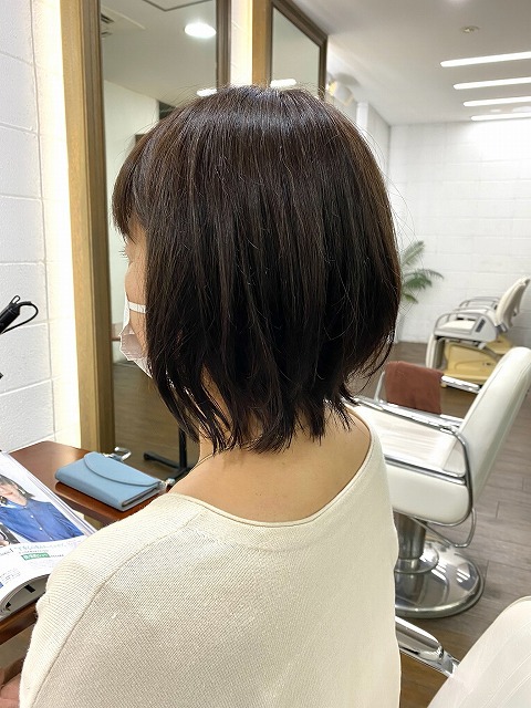 学芸大学美容室に、Hair Esthe Hi-Deは、あります。学芸大学美容院に、Hair Esthe Hi-Deはあります。Hair Esthe Hi-Deは目黒区学芸大学駅近くの美容室です。祐天寺美容室近くにも、Hair Esthe Hi-Deはあります。祐天寺美容院近くにも、Hair Esthe Hi-Deはあります。Hair Esthe Hi-Deは目黒区学芸大学駅近くの美容院です。Hair Esthe Hi-Deは髪にやさしく、が綺麗に艶髪になります。Hair Esthe Hi-Deカットがとても上手いです。得にボブやショートスタイルが得意で、スタイルがより立体的になります。なので立体感カットが、お客様に人気です。切りっぱなしボブやマッシュショートも得意です。カラーも評判よく、ニューアマトラカラーがお客様に高評価です。オーガニックなヘアカラー　香草カラー色葉も人気です。主に40代のお客様が多いです。40代ボブや40代ショートも得意です。脱白髪染めカラーも好評です。パーマもとても上手く、　クリープパーマがお客様に高評価クリープパーマしながら、髪は綺麗になります。Hair Esthe Hi-Deは、オープンした2003年からヘッドスパ「クリームバスヘアエステ」を提供しています。ヘッドスパ「クリームバスヘアエステ」は、頭皮の汚れを落とし且つ頭皮の保湿効果もあり髪に栄養を与え、艶々になります。プレミアム髪質改善トリートメントで、「イオンコネクト・トリートメント」も大好評です。コロナ感染対策を万全にしております。新型コロナウイルス感染拡大防止を徹底して、お客様が安心して来店出来るようにしております。お客様同士が接触しないよう、サロン自体を個室的にしています。