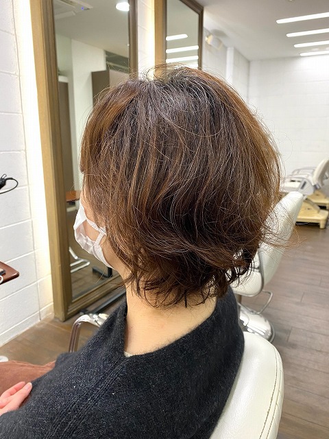 学芸大学美容室に、Hair Esthe Hi-Deは、あります。学芸大学美容院に、Hair Esthe Hi-Deはあります。Hair Esthe Hi-Deは目黒区学芸大学駅近くの美容室です。祐天寺美容室近くにも、Hair Esthe Hi-Deはあります。祐天寺美容院近くにも、Hair Esthe Hi-Deはあります。Hair Esthe Hi-Deは目黒区学芸大学駅近くの美容院です。Hair Esthe Hi-Deは髪にやさしく、が綺麗に艶髪になります。Hair Esthe Hi-Deカットがとても上手いです。得にボブやショートスタイルが得意で、スタイルがより立体的になります。なので立体感カットが、お客様に人気です。切りっぱなしボブやマッシュショートも得意です。カラーも評判よく、ニューアマトラカラーがお客様に高評価です。オーガニックなヘアカラー　香草カラー色葉も人気です。主に40代のお客様が多いです。40代ボブや40代ショートも得意です。脱白髪染めカラーも好評です。パーマもとても上手く、　クリープパーマがお客様に高評価クリープパーマしながら、髪は綺麗になります。Hair Esthe Hi-Deは、オープンした2003年からヘッドスパ「クリームバスヘアエステ」を提供しています。ヘッドスパ「クリームバスヘアエステ」は、頭皮の汚れを落とし且つ頭皮の保湿効果もあり髪に栄養を与え、艶々になります。プレミアム髪質改善トリートメントで、「イオンコネクト・トリートメント」も大好評です。コロナ感染対策を万全にしております。新型コロナウイルス感染拡大防止を徹底して、お客様が安心して来店出来るようにしております。お客様同士が接触しないよう、サロン自体を個室的にしています。