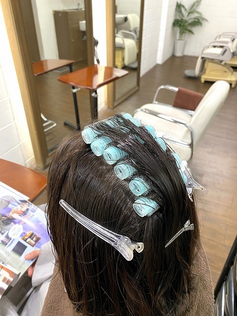 学芸大学美容室に、Hair Esthe Hi-Deは、あります。学芸大学美容院に、Hair Esthe Hi-Deはあります。Hair Esthe Hi-Deは目黒区学芸大学駅近くの美容室です。祐天寺美容室近くにも、Hair Esthe Hi-Deはあります。祐天寺美容院近くにも、Hair Esthe Hi-Deはあります。Hair Esthe Hi-Deは目黒区学芸大学駅近くの美容院です。Hair Esthe Hi-Deは髪にやさしく、が綺麗に艶髪になります。Hair Esthe Hi-Deカットがとても上手いです。得にボブやショートスタイルが得意で、スタイルがより立体的になります。なので立体感カットが、お客様に人気です。切りっぱなしボブやマッシュショートも得意です。カラーも評判よく、ニューアマトラカラーがお客様に高評価です。オーガニックなヘアカラー　香草カラー色葉も人気です。主に40代のお客様が多いです。40代ボブや40代ショートも得意です。脱白髪染めカラーも好評です。パーマもとても上手く、　クリープパーマがお客様に高評価クリープパーマしながら、髪は綺麗になります。Hair Esthe Hi-Deは、オープンした2003年からヘッドスパ「クリームバスヘアエステ」を提供しています。ヘッドスパ「クリームバスヘアエステ」は、頭皮の汚れを落とし且つ頭皮の保湿効果もあり髪に栄養を与え、艶々になります。プレミアム髪質改善トリートメントで、「イオンコネクト・トリートメント」も大好評です。コロナ感染対策を万全にしております。新型コロナウイルス感染拡大防止を徹底して、お客様が安心して来店出来るようにしております。お客様同士が接触しないよう、サロン自体を個室的にしています。