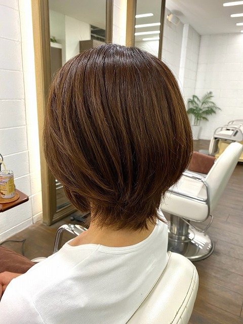 学芸大学美容室に、Hair Esthe Hi-Deは、あります。学芸大学美容院に、Hair Esthe Hi-Deはあります。Hair Esthe Hi-Deは目黒区学芸大学駅近くの美容室です。祐天寺美容室近くにも、Hair Esthe Hi-Deはあります。祐天寺美容院近くにも、Hair Esthe Hi-Deはあります。Hair Esthe Hi-Deは目黒区学芸大学駅近くの美容院です。Hair Esthe Hi-Deは髪にやさしく、が綺麗に艶髪になります。Hair Esthe Hi-Deカットがとても上手いです。得にボブやショートスタイルが得意で、スタイルがより立体的になります。なので立体感カットが、お客様に人気です。切りっぱなしボブやマッシュショートも得意です。カラーも評判よく、ニューアマトラカラーがお客様に高評価です。オーガニックなヘアカラー　香草カラー色葉も人気です。主に40代のお客様が多いです。40代ボブや40代ショートも得意です。脱白髪染めカラーも好評です。パーマもとても上手く、　クリープパーマがお客様に高評価クリープパーマしながら、髪は綺麗になります。Hair Esthe Hi-Deは、オープンした2003年からヘッドスパ「クリームバスヘアエステ」を提供しています。ヘッドスパ「クリームバスヘアエステ」は、頭皮の汚れを落とし且つ頭皮の保湿効果もあり髪に栄養を与え、艶々になります。プレミアム髪質改善トリートメントで、「イオンコネクト・トリートメント」も大好評です。コロナ感染対策を万全にしております。新型コロナウイルス感染拡大防止を徹底して、お客様が安心して来店出来るようにしております。お客様同士が接触しないよう、サロン自体を個室的にしています。